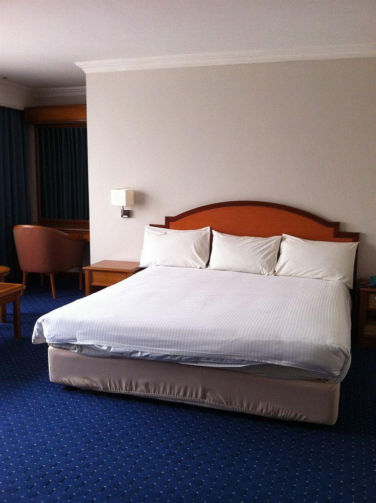 Kingwood Hotel Kuching Esterno foto