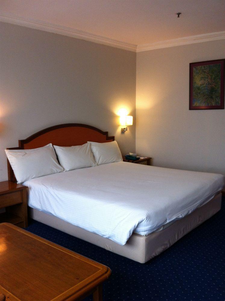 Kingwood Hotel Kuching Esterno foto