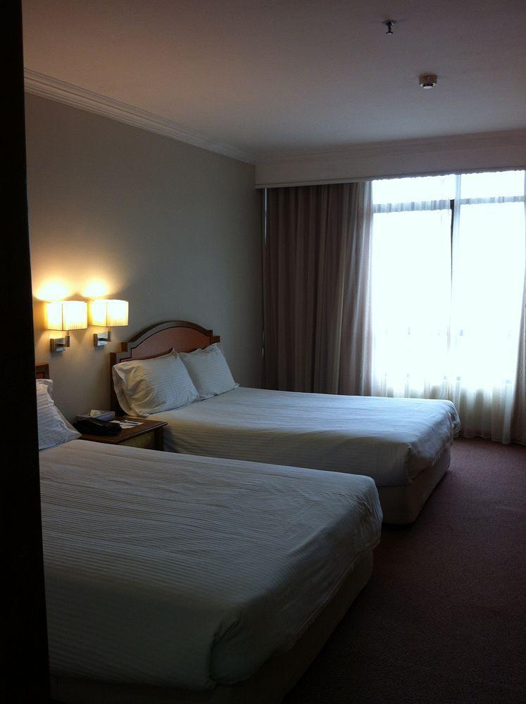 Kingwood Hotel Kuching Esterno foto