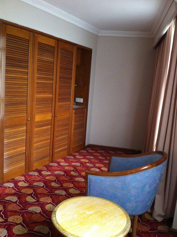 Kingwood Hotel Kuching Esterno foto