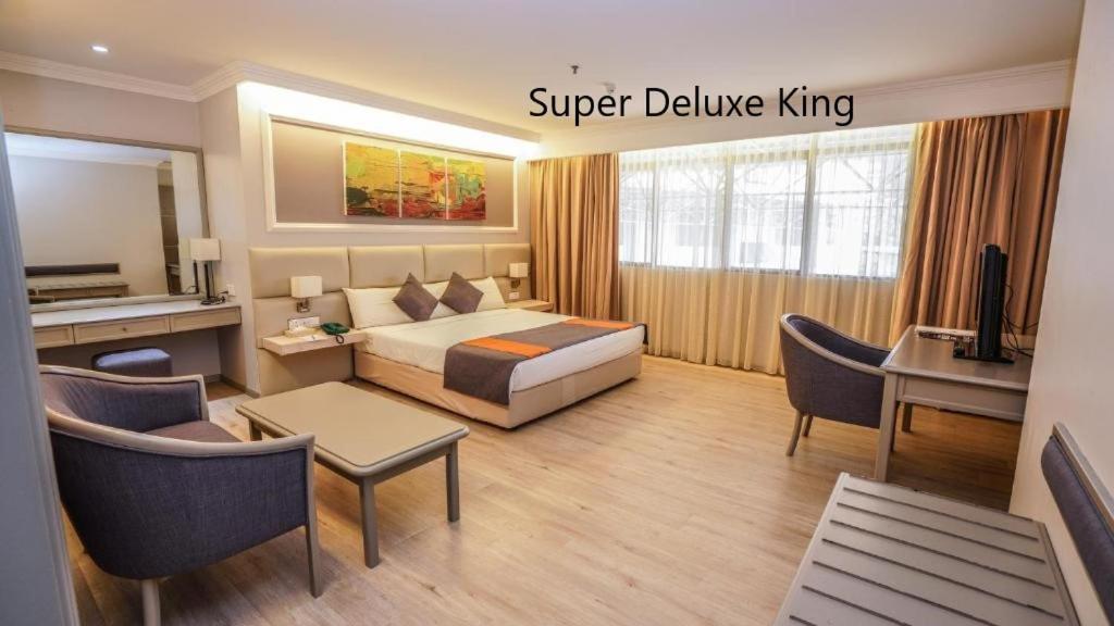 Kingwood Hotel Kuching Esterno foto