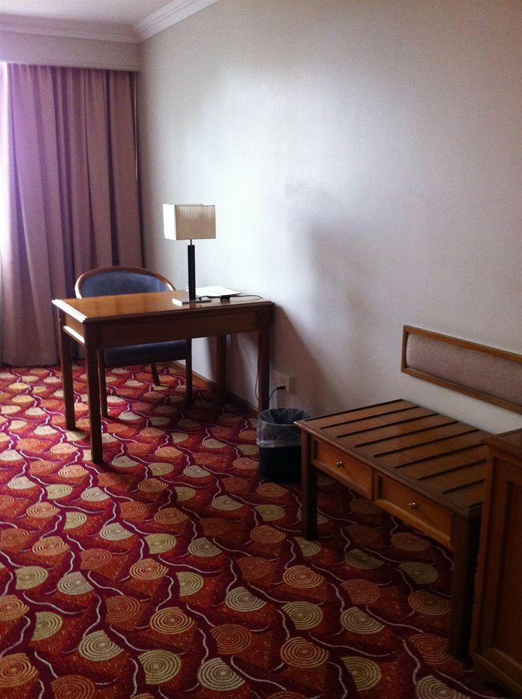 Kingwood Hotel Kuching Esterno foto