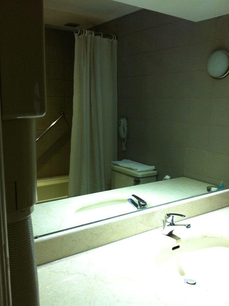 Kingwood Hotel Kuching Esterno foto