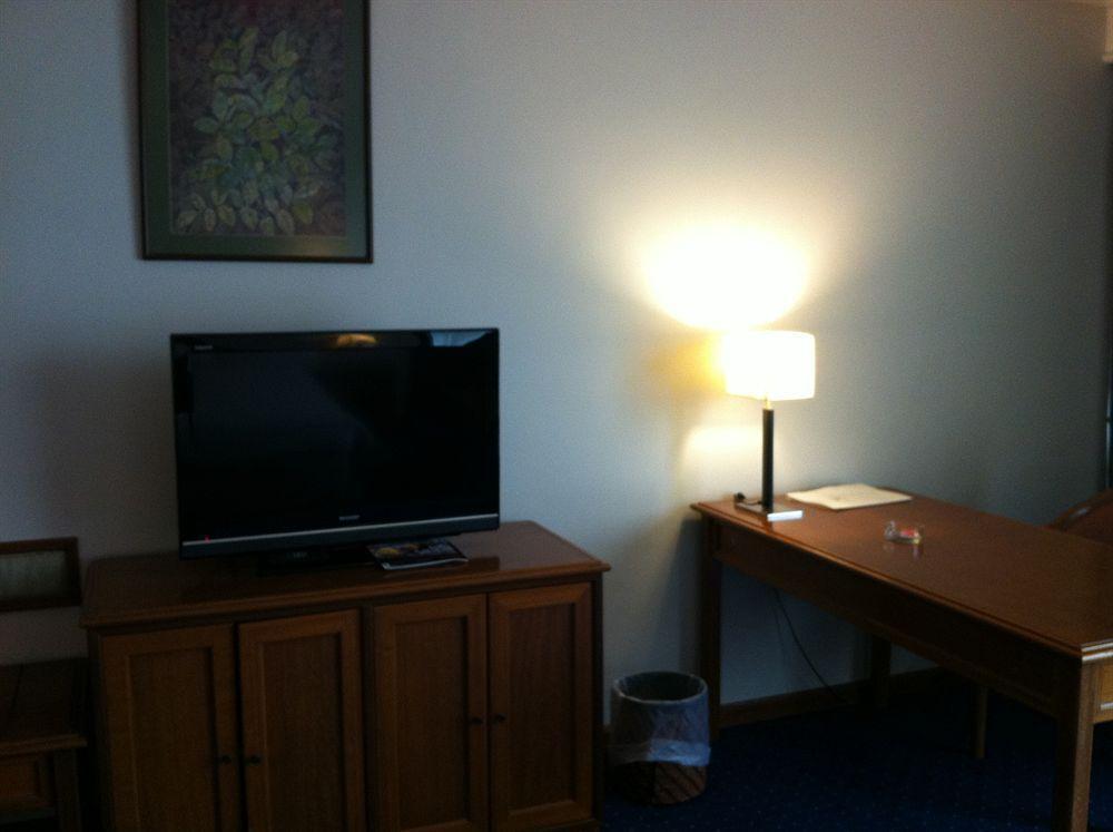 Kingwood Hotel Kuching Esterno foto