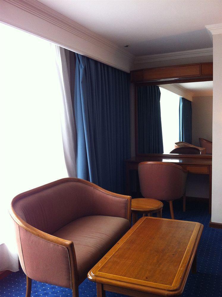 Kingwood Hotel Kuching Esterno foto