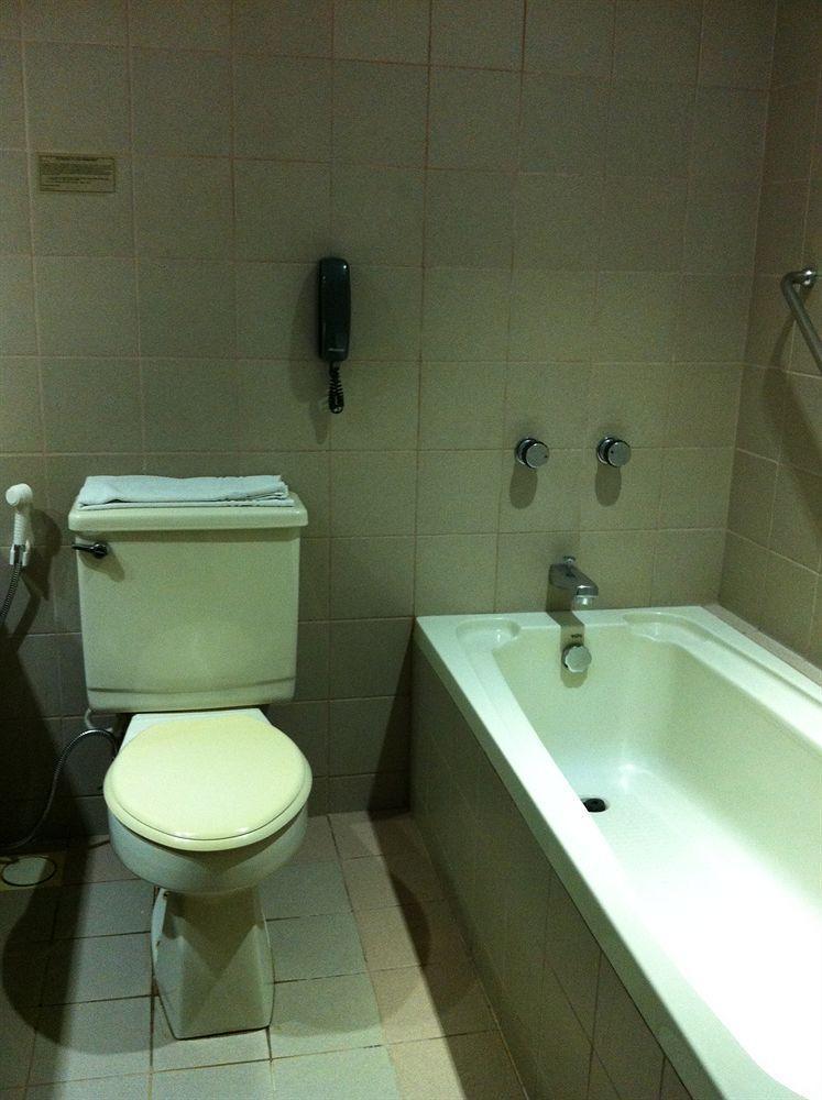 Kingwood Hotel Kuching Esterno foto
