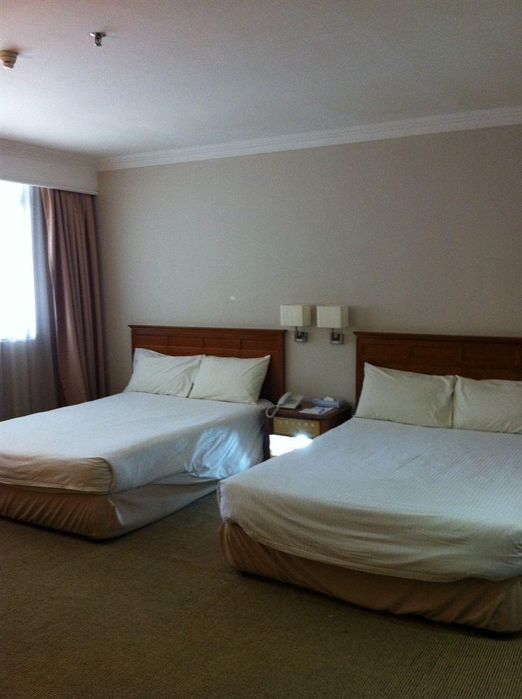 Kingwood Hotel Kuching Esterno foto