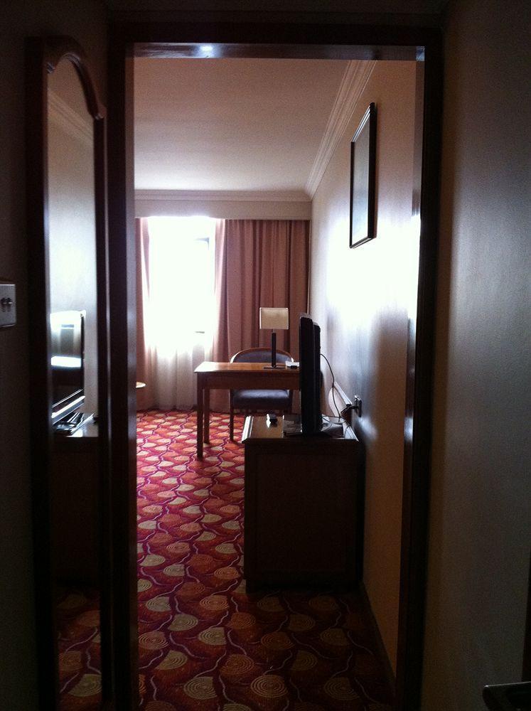 Kingwood Hotel Kuching Esterno foto