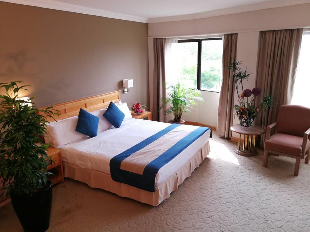 Kingwood Hotel Kuching Esterno foto