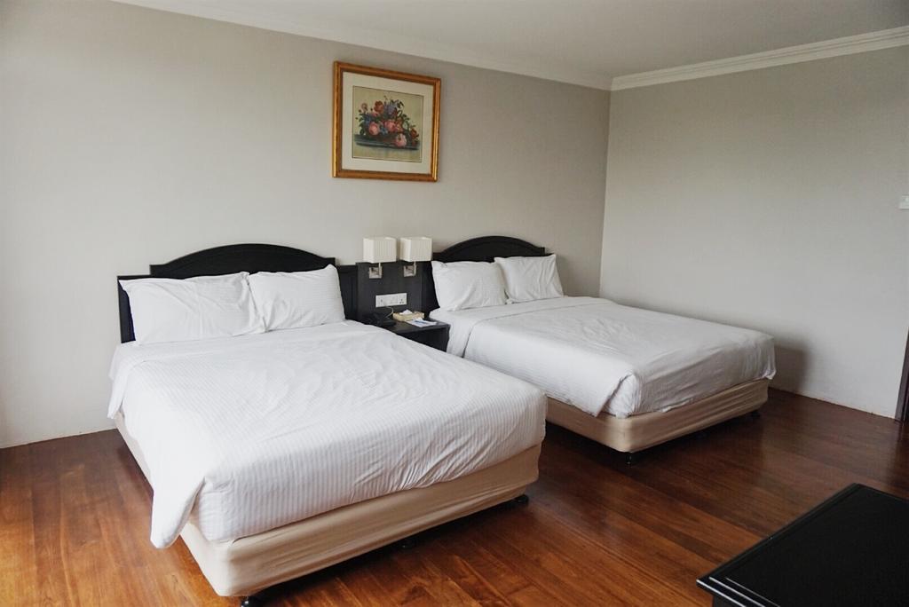 Kingwood Hotel Kuching Esterno foto