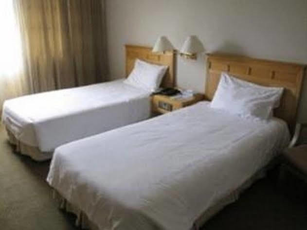 Kingwood Hotel Kuching Esterno foto