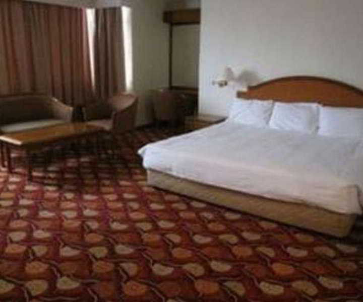 Kingwood Hotel Kuching Esterno foto