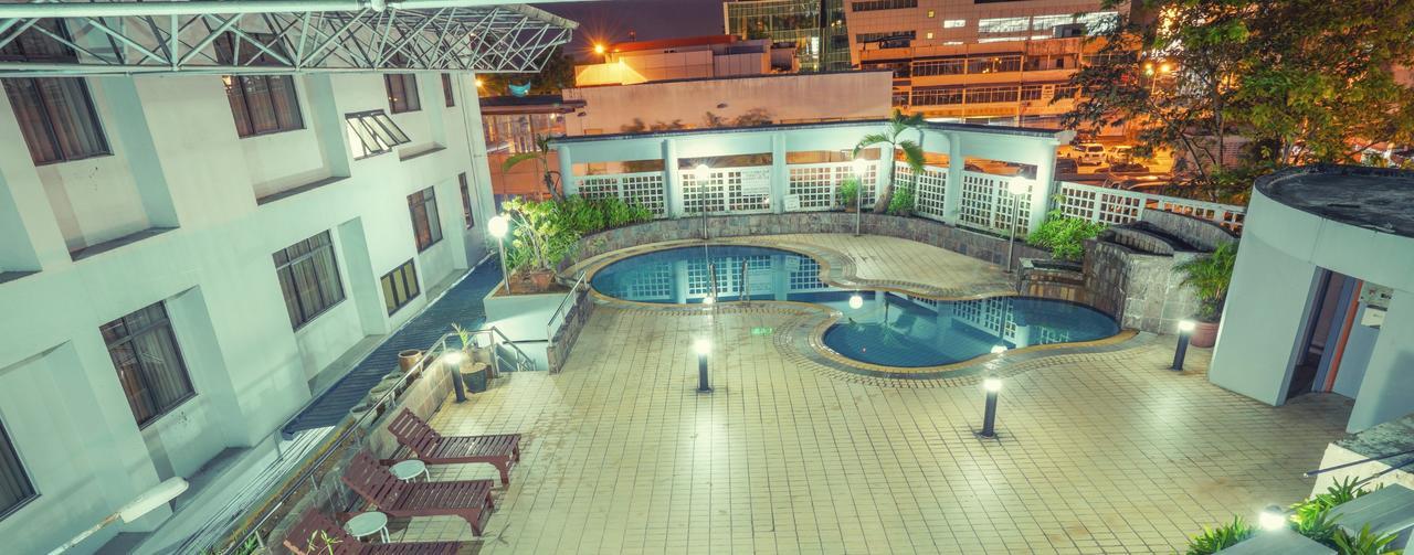 Kingwood Hotel Kuching Esterno foto